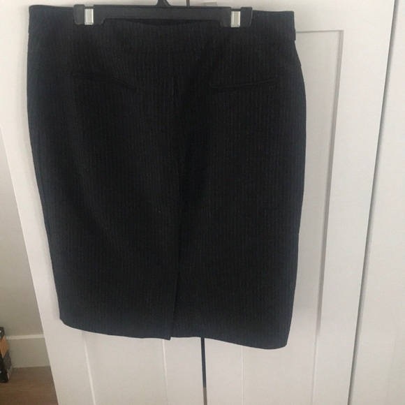 Cute pinstripe pencil skirt - Picture 2 of 3